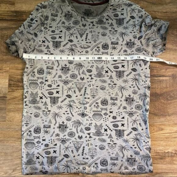 MEDICINE Mens Tribal Aztec print Ombré dyed Grey and black Cotton tee Sz M NWOT - Picture 12 of 13